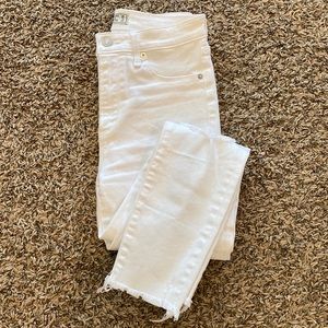 ABERCROMBIE HIGH RISE ANKLE DESTRESS JEANS SZ 26/2R WHITE JEANS WITH RIPS